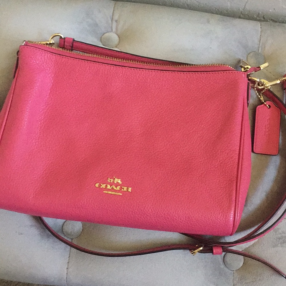 Pink Coach purse 👛 with gold chain